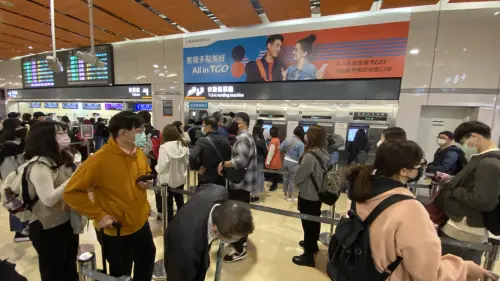 ▲台灣高鐵、南港站、排隊人潮、售票。（圖／記者黃韻文攝）