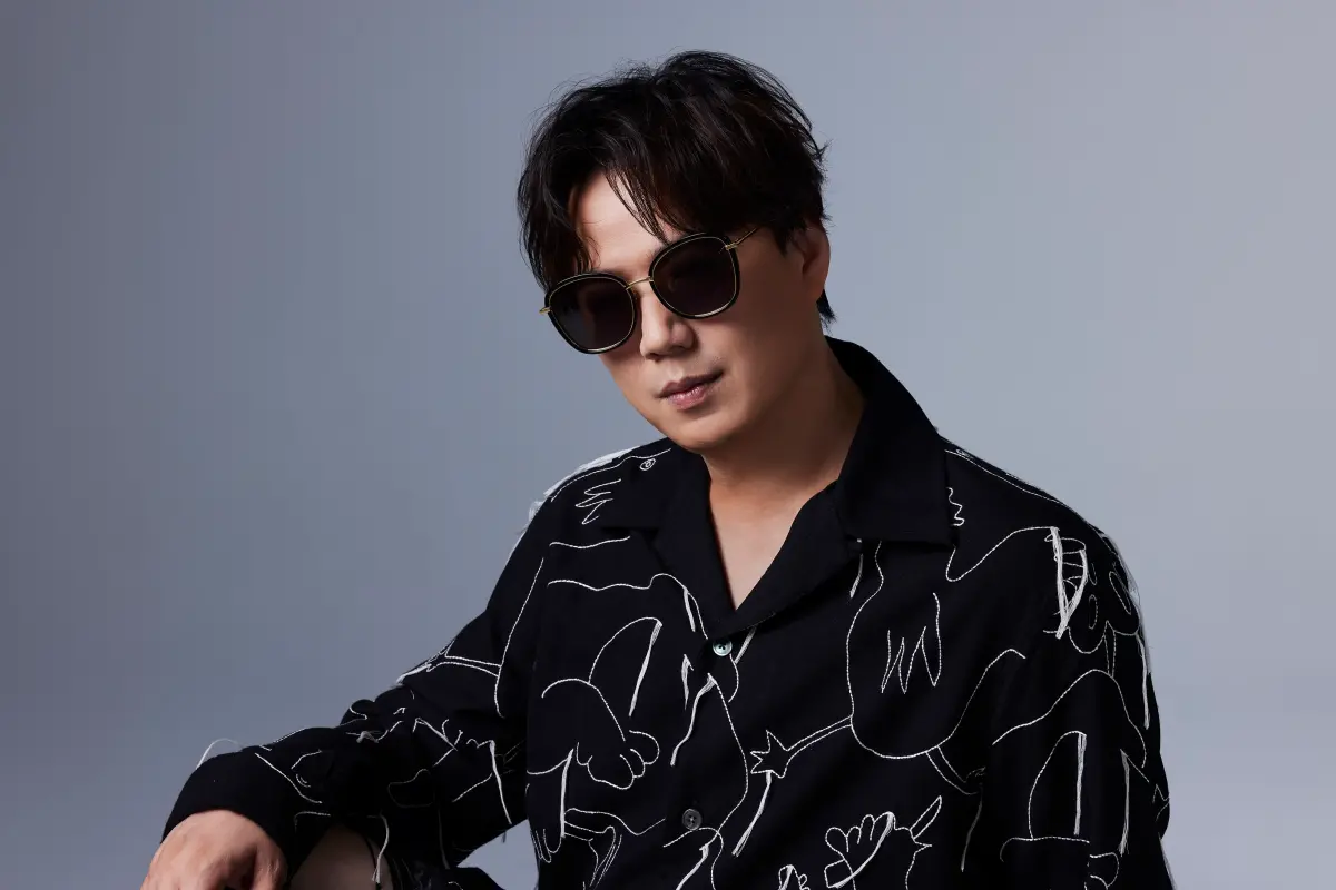 ▲蕭煌奇將合體蘇明淵登上「藍寶石大歌廳」，2人都深受秀場文化影響，蕭煌奇還透露自己愛開地獄哏都是因為豬哥亮。（圖／高雄流行音樂中心提供）