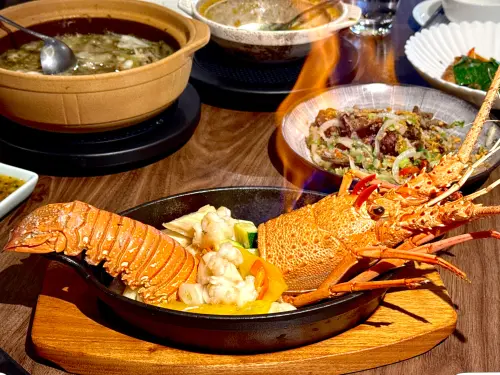 ▲每年王品三大中餐龍蝦季圈粉無數，桌邊火焰秀滿足視覺饗宴。（圖／記者蕭涵云攝）