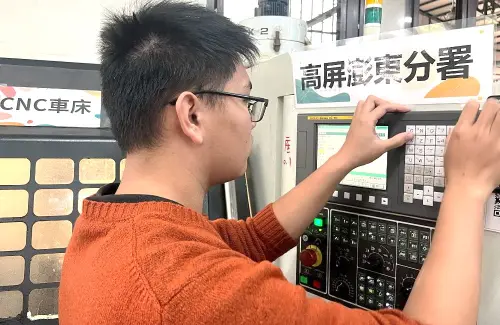 ▲勞動部勞動力發展署高屏澎東分署產訓合作職訓課程,實現學以致用職訓理念。(圖/勞動部高屏澎東分署提供) ▲勞動部勞動力發展署高屏澎東分署產訓合作職訓課程,實現學以致用職訓理念。(圖/勞動部高屏澎東分署提供)