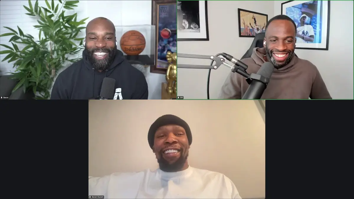 ▲金州勇士球員DraymondGreen的播客節目《The Draymond Green Show with Baron Davis》更新動態，並曬出了主持人DraymondGreen、BaronDavis與「KD」KevinDurant的合照，配文寫道：「有很多事情可以聊。」（圖／取自The Draymond Green Show X）