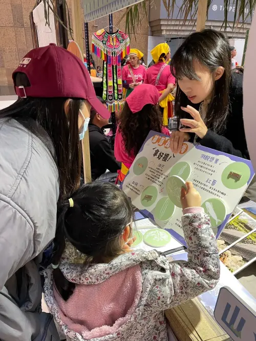 來台東釀旅行! 台東部落食尚用味蕾品味部落風情 ▲台東部落食尚互動遊戲,民眾熱情參與。(圖/主辦單位提供)