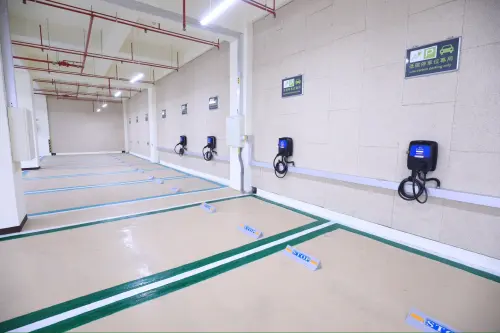 台中市東區立德地下停車場內的電動車充電車格。(圖/台中市政府) ▲台中市東區立德地下停車場內的電動車充電車格。(圖/台中市政府)