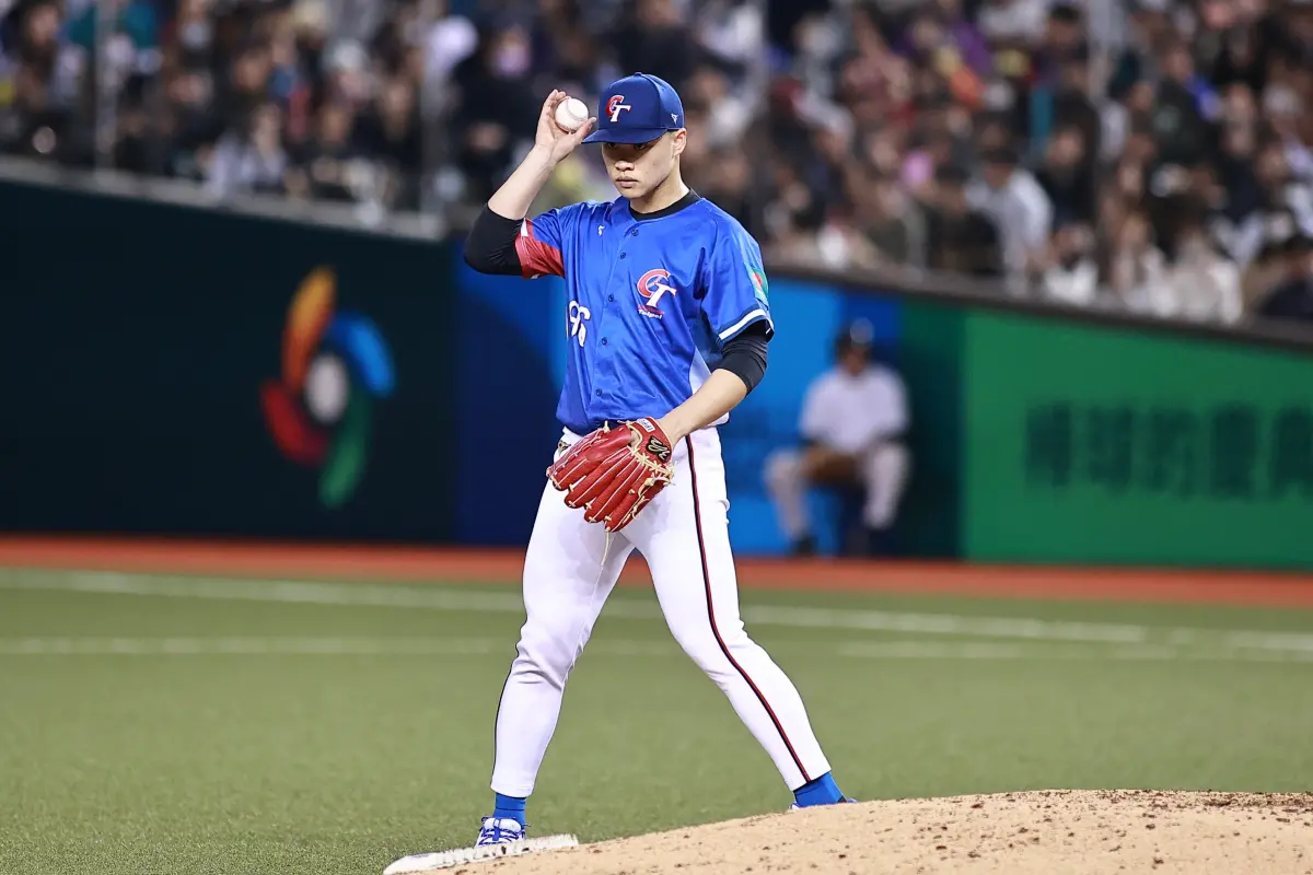 ▲投手從接到球後，投球計時器便開始倒數，這項新制會改變投手從小打球以來的習慣，在高壓賽狀下影響更劇烈。（圖／記者葉政勳攝）