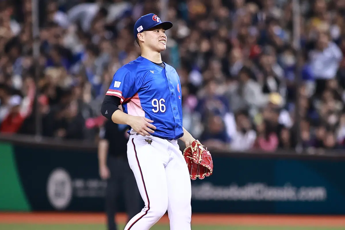 ▲20歲旅日小將孫易磊在第7局臨危受命，飆出三振化解危機，總計1.2局無失分表現受到好評，賽後受訪時談到中華隊隊友更不捨哽咽：「雖然完成目標了，但也要面對分開了。」（圖／記者葉政勳攝，2025.02.25）