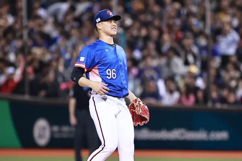 ▲20歲旅日小將孫易磊在第7局臨危受命，飆出三振化解危機，總計1.2局無失分表現受到好評，賽後受訪時談到中華隊隊友更不捨哽咽：「雖然完成目標了，但也要面對分開了。」（圖／記者葉政勳攝，2025.02.25）