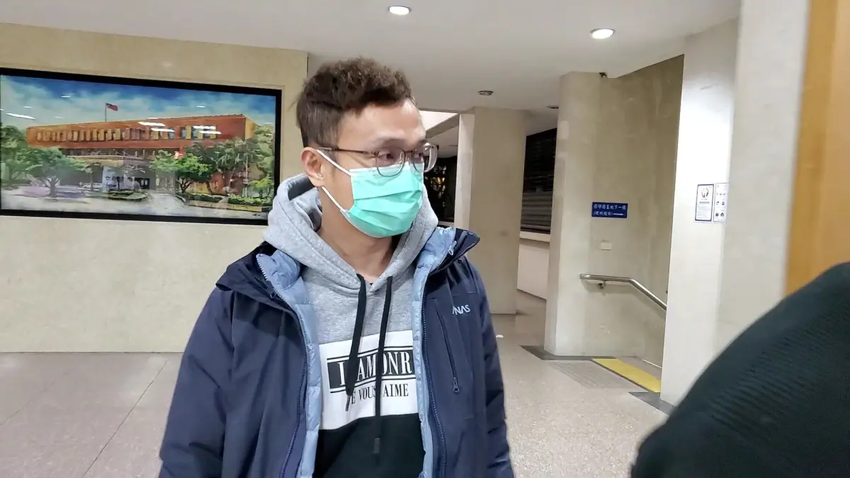 ▲曾因碩士論文提告前新竹市長林志堅的新竹市調站調查官余正煌，因吸金案50萬交保。（圖／翻攝畫面）