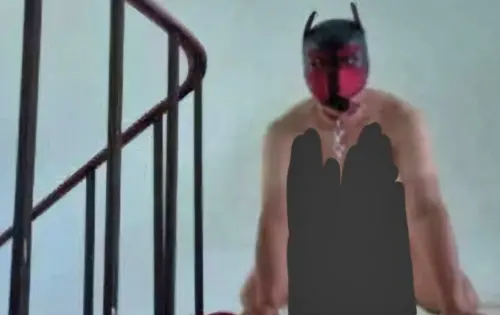 這名教師不僅在教室內錄製不雅影片,也在學校其他地方拍攝奇怪影片。(圖/翻攝自曼谷郵報) ▲這名教師不僅在教室內錄製不雅影片,也在學校其他地方拍攝奇怪影片。(圖/翻攝自曼谷郵報)