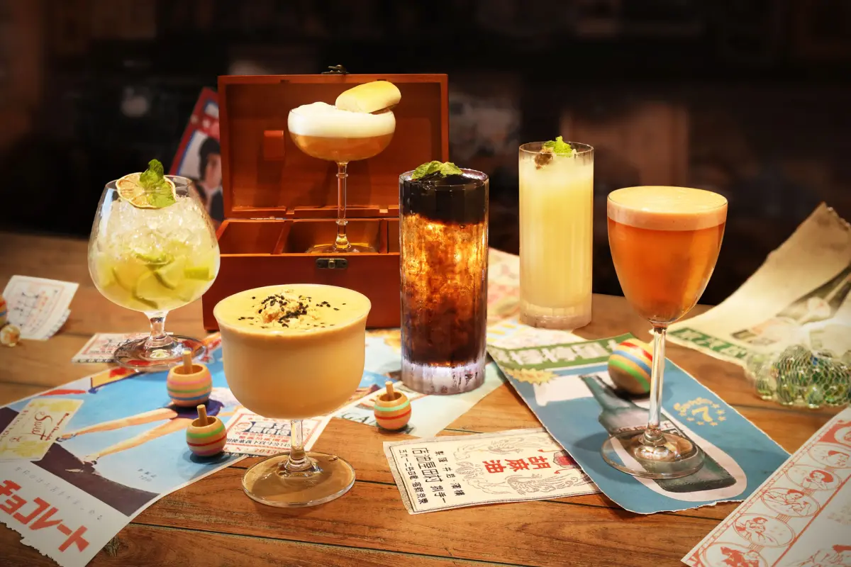 ▲台北六福萬怡酒店七樓 THE LOUNGE 大廳酒吧即日起至6月28日，每週五與週六晚間推出「懷舊柑仔店」調酒無限暢飲活動，每人只要699元+10%就享有喝到飽。（圖／台北六福萬怡提供）
