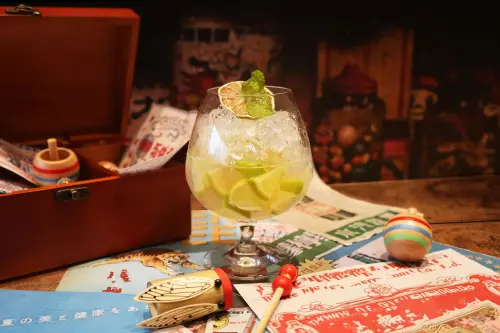 ▲檸檬愛玉結合伏特加、茶香與台灣在地點心愛玉，風味清爽。（圖／六福萬怡酒店提供）
