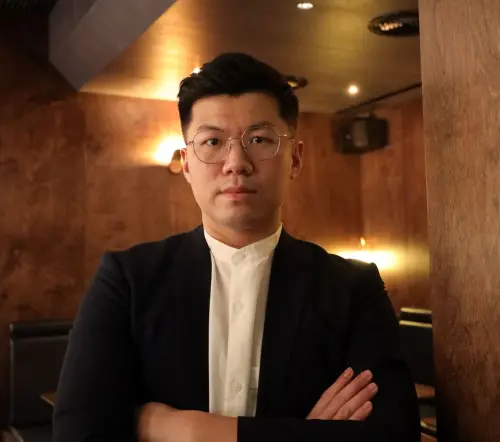 ▲台北遠東香格里拉邀請Bar Dip主理人陳宥任 (龍兒)，親自設計四款特色調酒，將客家桔醬、梅乾菜等融入酒飲中。（圖／台北遠東香格里拉提供）