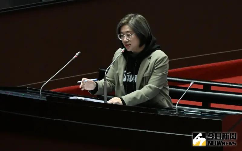 教練逼女足隊抽血換學分！教授竟還嗆這句　綠委籲教育部退回重審