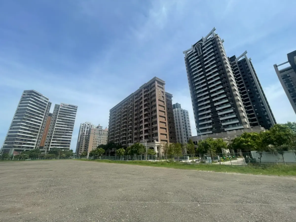 ▲青埔高鐵特區有美術館、會展中心等大型建設，房市熱度居高不下。（圖／信義房屋提供）