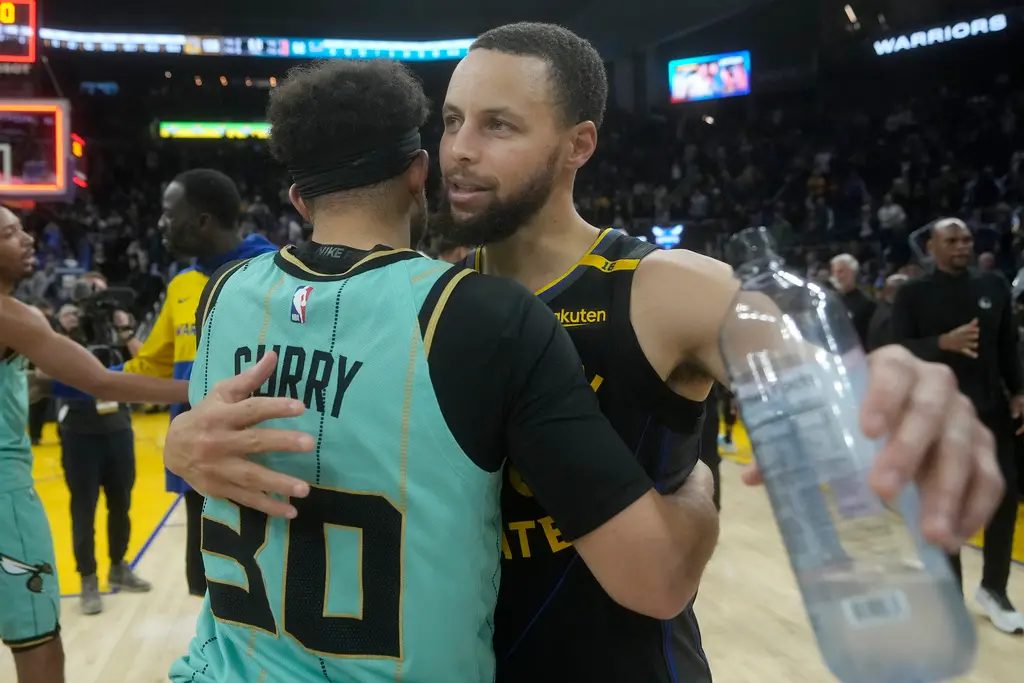 ▲金州勇士以128：92大勝夏洛特黃蜂，迎來4連勝。同時，這場勝利也讓勇士成為NBA歷史上第5支達成3000場例行賽勝利的球隊，僅次於洛杉磯湖人、波士頓塞爾提克、費城76人和紐約尼克隊。（圖／美聯社／達志影像）