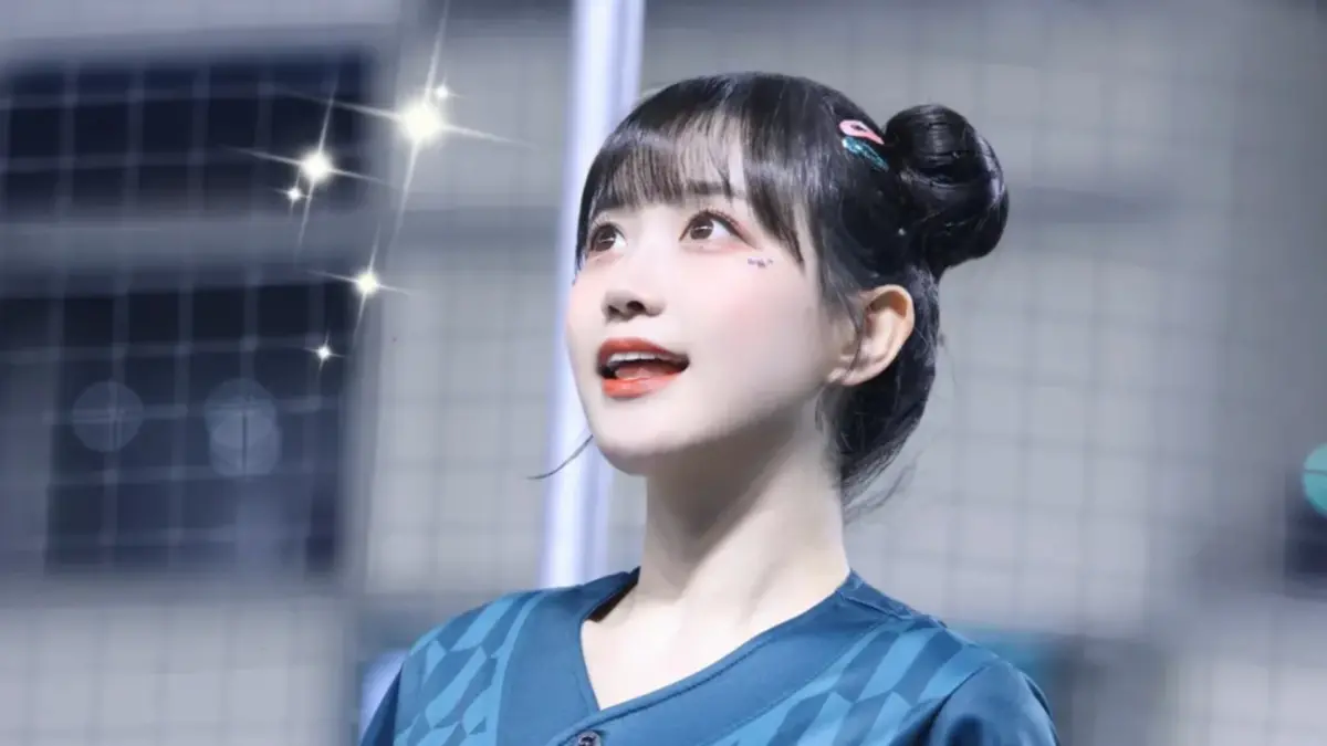 ▲中華隊昨（25）日成功中華隊拿下經典賽參賽資格的最後1張門票，韓籍啦啦隊女神邊荷律（如圖）也發文慶祝，並寫下「太幸福」，還自曝比賽時太努力為大家應援，因此膝蓋受傷了。（圖／邊荷律IG）