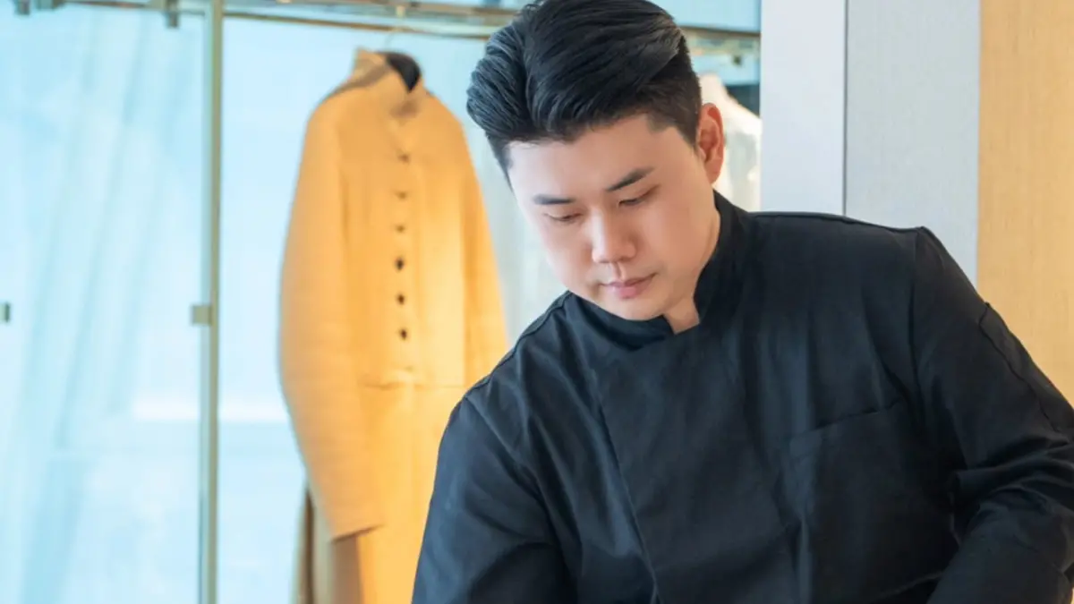 ▲Netflix美食實境秀《黑白大廚》冠軍「拿坡里美味黑手黨」廚師權聖晙（如圖）昨（25）日突傳噩耗，透露父親驟然離世，而他因身在海外工作，無法即時返國陪伴家人。（圖／權聖晙 IG）