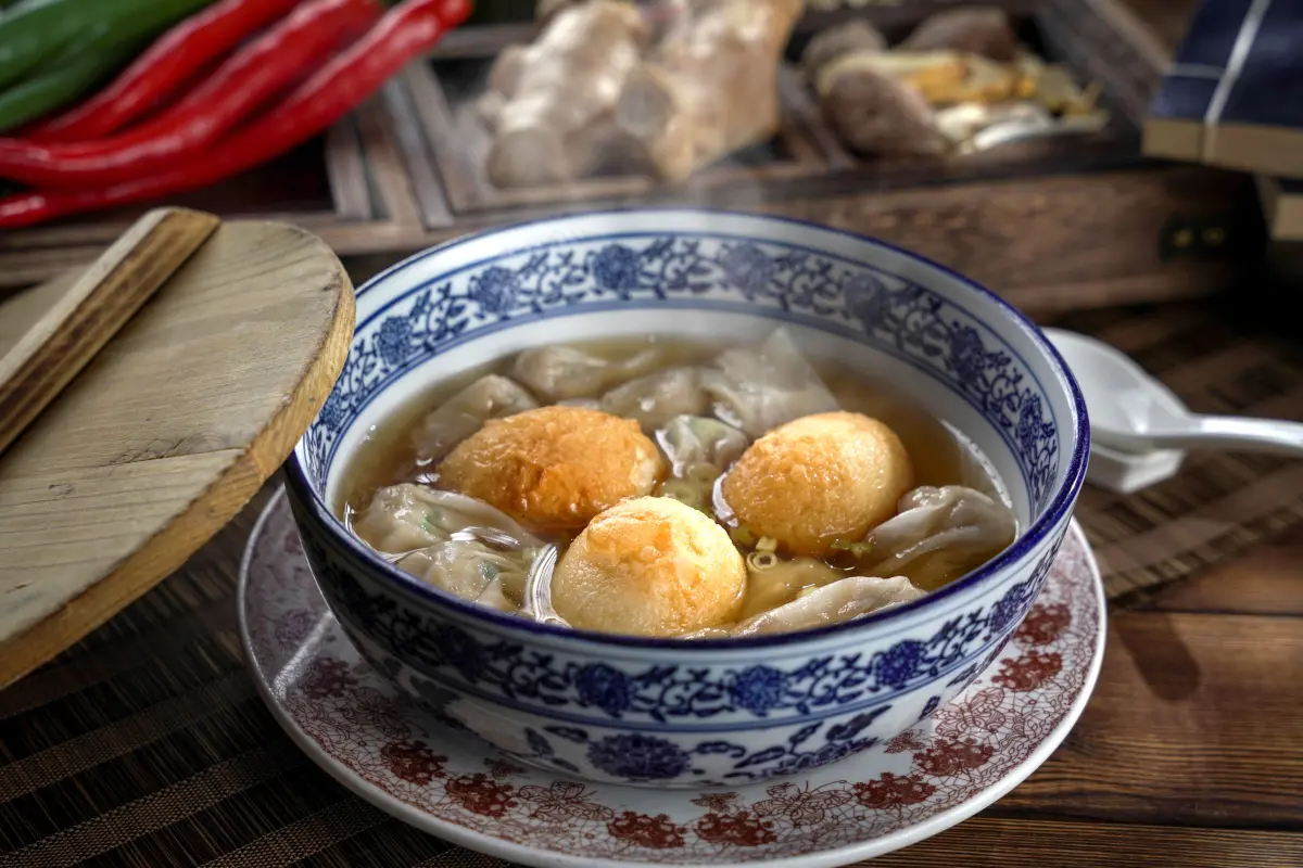 ▲米其林三星「頤宮」將於今（26）日開始至3月2日，攜手馬祖七家知名在地餐廳，舉辦為期5天的跨海美味客座宴席「食膳馬祖」，每道菜單點380元起，圖為馬祖知名菜色「太平燕」。（圖／君品酒店提供）