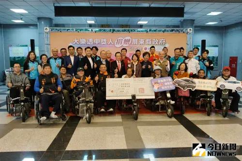 捐贈儀式由屏東縣社福團體、消防局等共同見證 ▲捐贈儀式由屏東縣社福團體、消防局等共同見證。(圖/記者莊全成攝,2025.02.26)