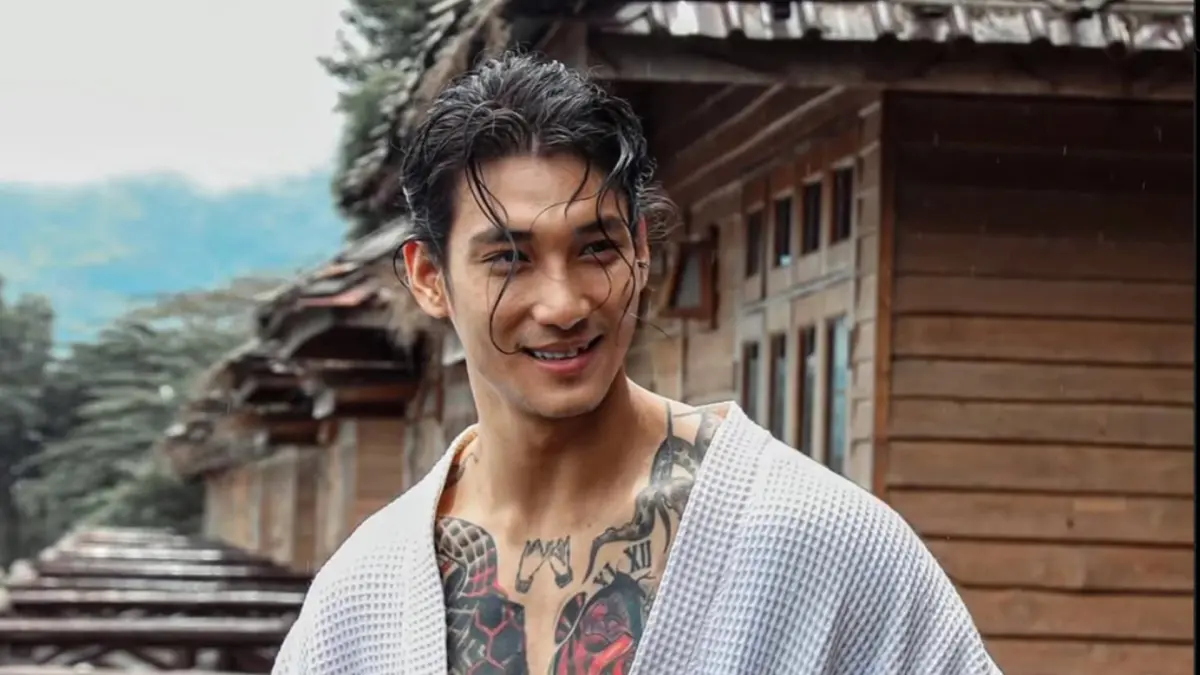 ▲被譽為「地表最帥和尚」的緬甸男模Paing Takhon（如圖）結婚了！。消息一出，網友也發現他的老婆Lin Mia Phyu來頭不小，竟是緬甸知名商業大亨的繼承人，背景十分顯赫。（圖／Paing Takhon IG）