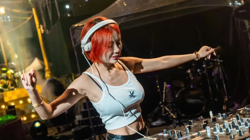 ▲潮玩祭電音派對-知名DJ妖嬌將帶來精彩的表演。（圖／高市府觀光局提供）