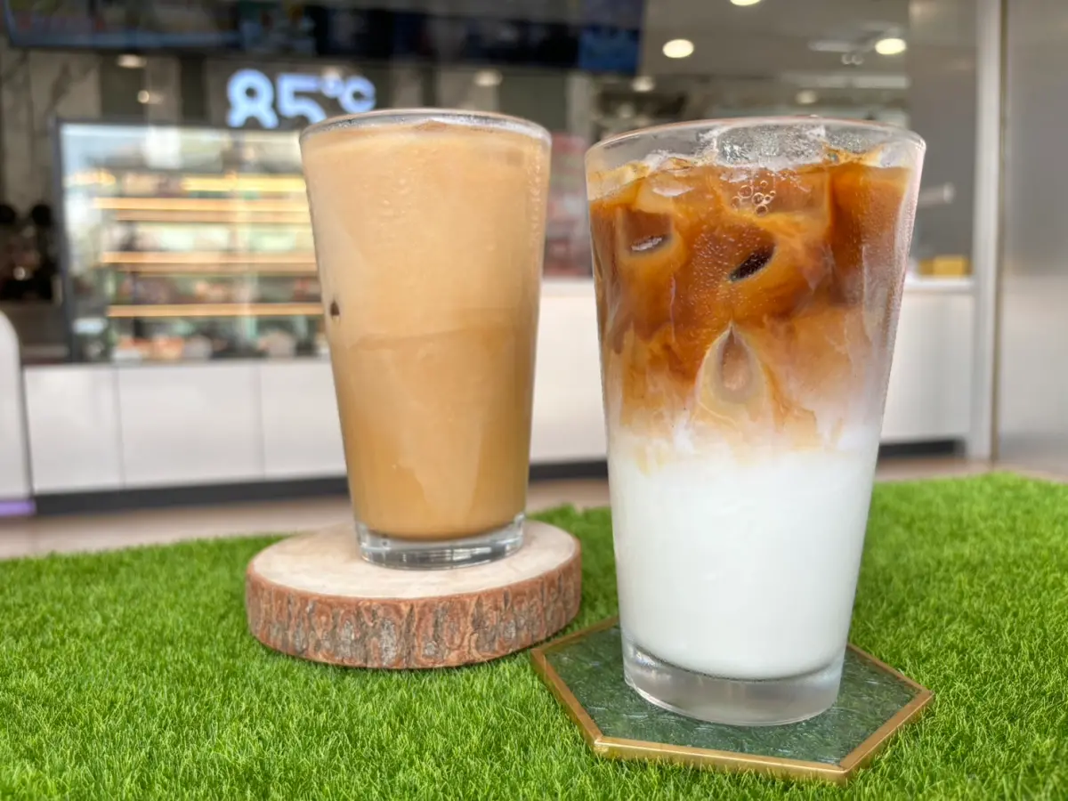 ▲喝飲料喝到變富翁！114年3-4月期統一發票開獎，幸運民眾到85度C買飲料，分別中特別獎1000萬、特獎200萬。（圖／85度C提供）