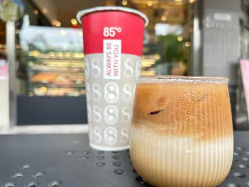 ▲85度C開賣「植霧白拿鐵咖啡」。（圖／85度C提供）