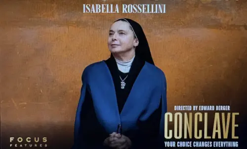▲伊莎貝拉羅塞里尼（Isabella Rossellini）在《祕密會議》劇中飾演依搦斯姊妹。（圖／IG isabellarossellini）