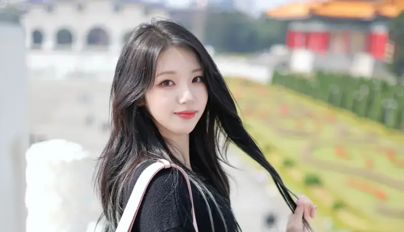 ▲「啦啦隊女王」廉世彬加盟樂天桃猿啦啦隊，但她才剛簽約完韓職NC恐龍隊，顯然台韓市場都不放過，廉世彬的貼文也透過1細節揭示自己的決心。（圖／廉世彬IG）