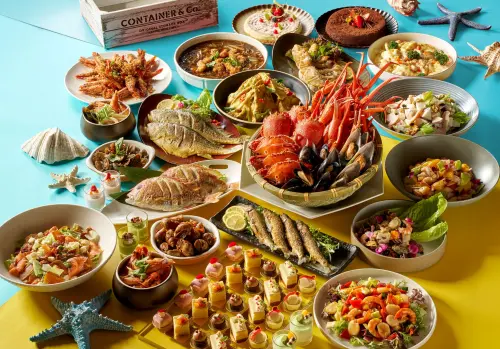台北福華大飯店吃到飽餐廳「彩虹座」3月1日起推出「海鮮交響曲」,打造超過50道創意料理,即日起加碼推出多個優惠,包含年滿55歲貴賓最優可享65折;以及兩人同行,第二人最多享5折優惠等。(圖/台北福華飯店提供) ▲台北福華大飯店吃到飽餐廳「彩虹座」3月1日起推出「海鮮交響曲」,打造超過50道創意料理,即日起加碼推出多個優惠,包含年滿55歲貴賓最優可享65折;以及兩人同行,第二人最多享5折優惠等。(圖/台北福華飯店提供)