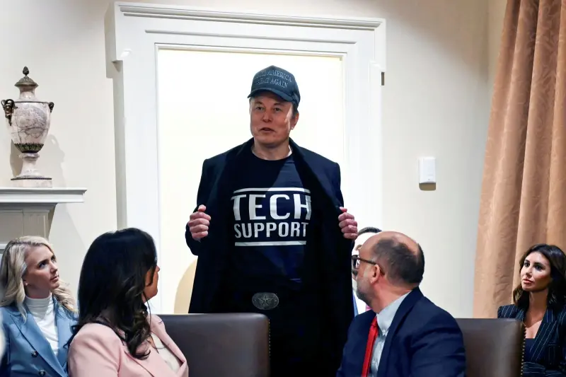 ▲馬斯克26日在川普的首次內閣會議中，誓言將尋求更深入的削減支出。（圖／美聯社／達志影像）