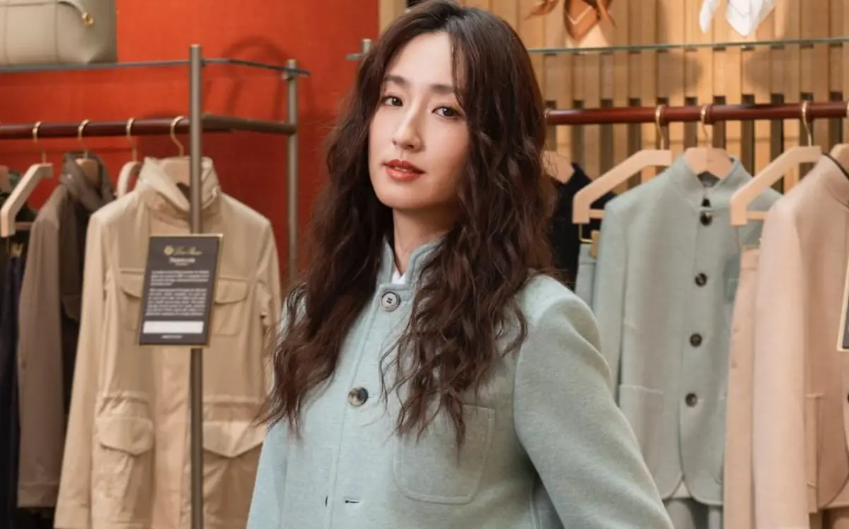 ▲柯佳嬿主演的《童話故事下集》備受討論，昨日她則突然喊道「藝名誕生」，被誤會是要改名了，真相竟與休息室有關。（圖／柯佳嬿臉書）