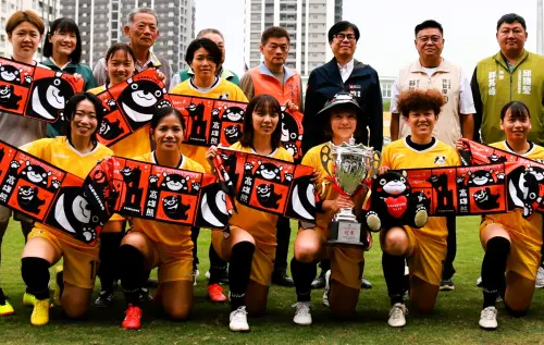 足球／市長陳其邁場邊助陣！高雄先鋒Attackers FC拚衛冕木蘭聯賽
