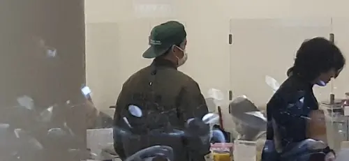 ▲宥勝前往北檢執行科報到，繳200萬後辦理保護管束事項（圖／記者劉松霖攝）