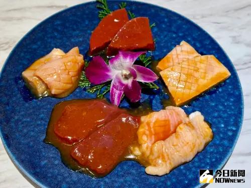 ▲菜單設計以日本和牛為主打,還有少見的內臟拼盤。(圖/記者陳美嘉攝) ▲菜單設計以日本和牛為主打,還有少見的內臟拼盤。(圖/記者陳美嘉攝)