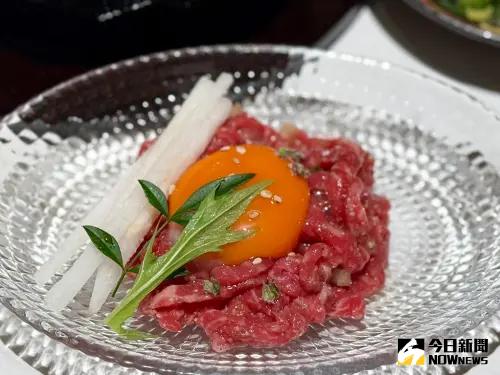 ▲也提供神戶牛生牛肉、火鍋、茶碗蒸、松露海苔和冰品等特色單品。(圖/記者陳美嘉攝) ▲也提供神戶牛生牛肉、火鍋、茶碗蒸、松露海苔和冰品等特色單品。(圖/記者陳美嘉攝)