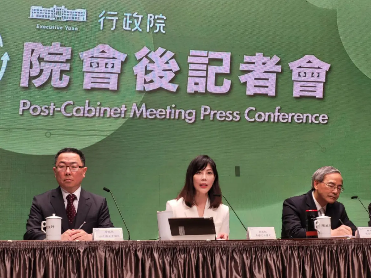 ▲行政院會今召開記者會，李慧芝（圖中）轉述卓榮泰於會議上的內容。（圖／記者陳佩君攝，2025.02.27）