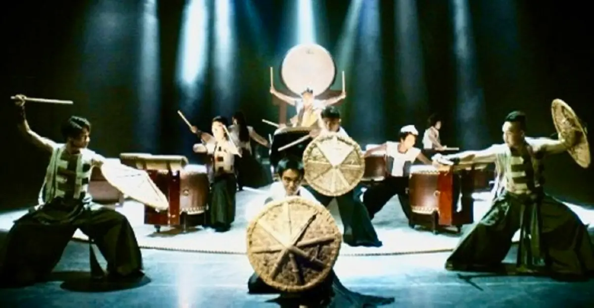 ▲「魔法夜祭2.0」是十鼓擊樂團三月推出全新力作，融合舞蹈、武術、馬戲、人聲等元素，所打造的打造一場前所未有的六感盛宴。（圖／十鼓擊樂團提供）