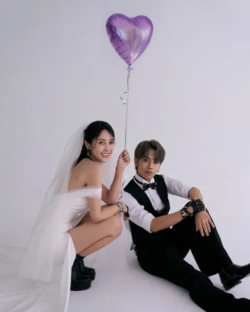 ▲鼓鼓、大元宣告結婚，婚紗照中明顯洋溢著幸福感。（圖／鼓鼓、大元IG）