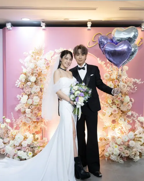 ▲鼓鼓（右）和大元婚公布結婚照，粉絲都替他們開心。（圖／鼓鼓、大元IG）