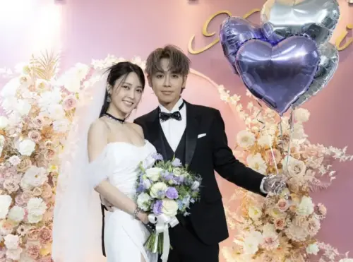 ▲鼓鼓（右）和大元發布婚紗照，宣告結婚。（圖／摘自IG）