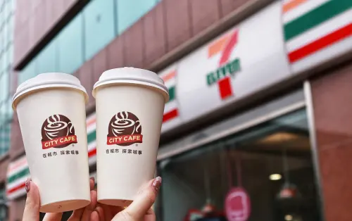 今起7-11美式、拿鐵10元！全家咖啡買一送一　五六日4大超商優惠
