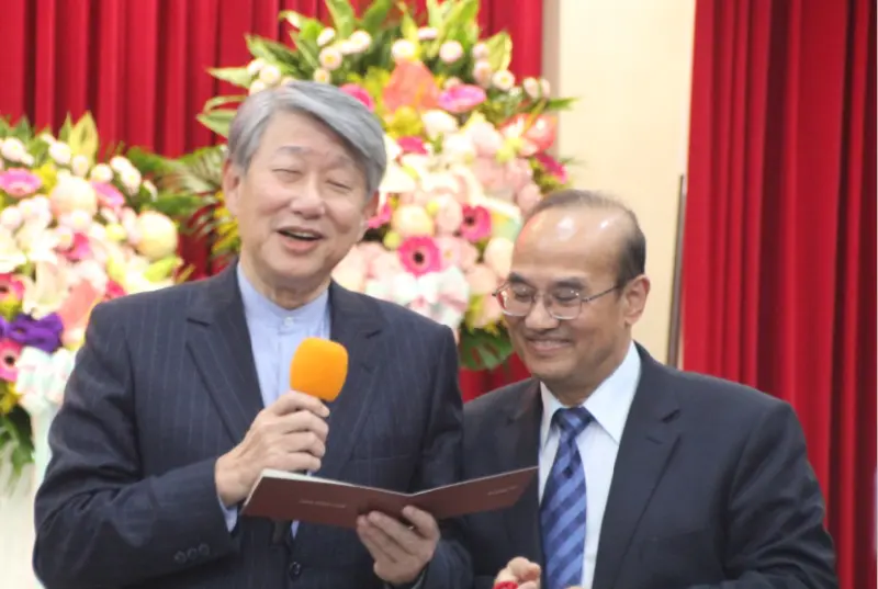 ▲郭智輝在惜別會上也以連錦漳名字寫詩，「錦程萬里自昂藏、漳水東流意更長、鴻業再興開遠境、圖南振翼向鵬翔」。（圖／記者鍾泓良）