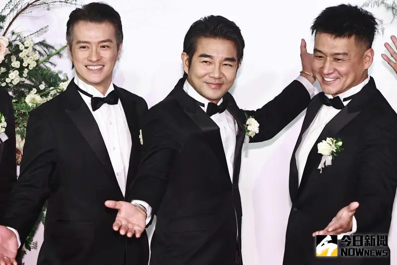 ▲張天霖（右1）當陳志強伴郎，兩人是大學同學兼室友，還曾在戲劇中演雙胞胎，孕妻洪小鈴這次怕「喜沖喜」所以沒出席婚宴。（圖／記者葉政勳攝）
