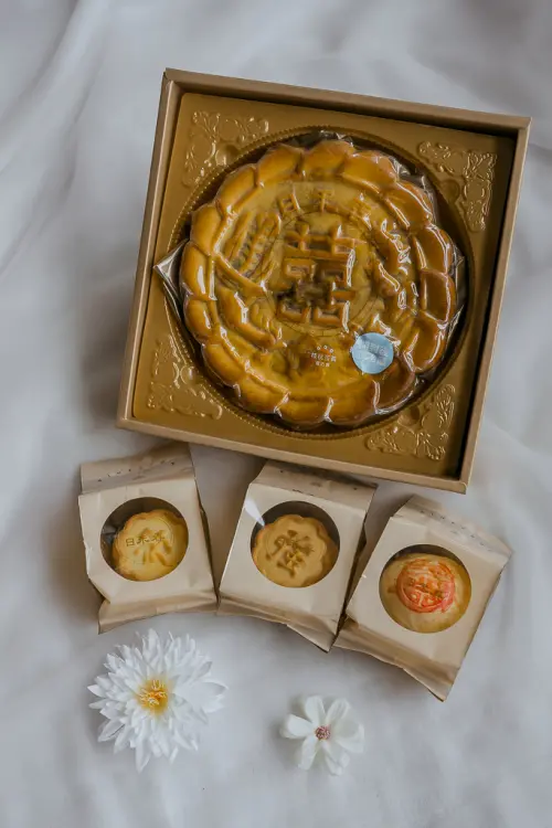 ▲陳志強曾智希的喜餅。（圖／SJ Wedding鯊魚婚紗攝影）