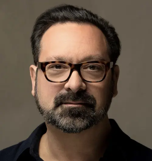 詹姆士.曼格(James Mangold)透過《巴布狄倫:搖滾詩人》入圍本屆奧斯卡最佳導演獎。(圖/翻攝至網際網路電影資料庫IMDB) ▲詹姆士.曼格(James Mangold)透過《巴布狄倫:搖滾詩人》入圍本屆奧斯卡最佳導演獎。(圖/翻攝至網際網路電影資料庫IMDB)