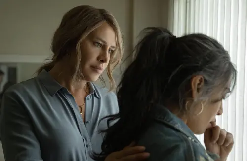 ▲卡拉索菲亞賈斯康（左）過往的仇恨留言，重挫《璀璨女人夢》在奧斯卡金像獎爭取最佳影片的機會。（圖／摘自IMDb）