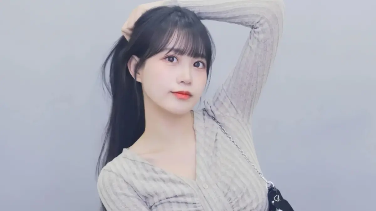 ▲邊荷律夾台灣自助餐，菜色快滿出便當盒，唯一不懂一點，公開抱怨。（圖／邊荷律 IG）