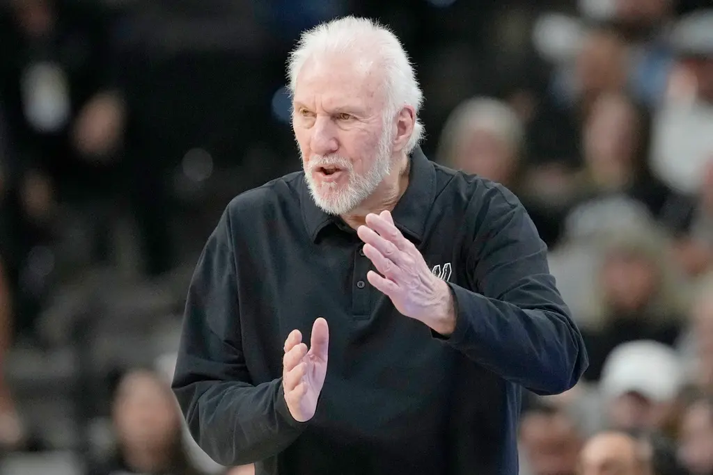 ▲聖安東尼奧馬刺總教練Gregg Popovich，去年11月因輕微中風導致無限期缺陣，今（28）日Popovich透過馬刺官方發表聲明，表示本季將不會回到球執教，將會專注在自身健康狀態，盼未來能夠重返教練崗位。（圖／美聯社／達志影像）