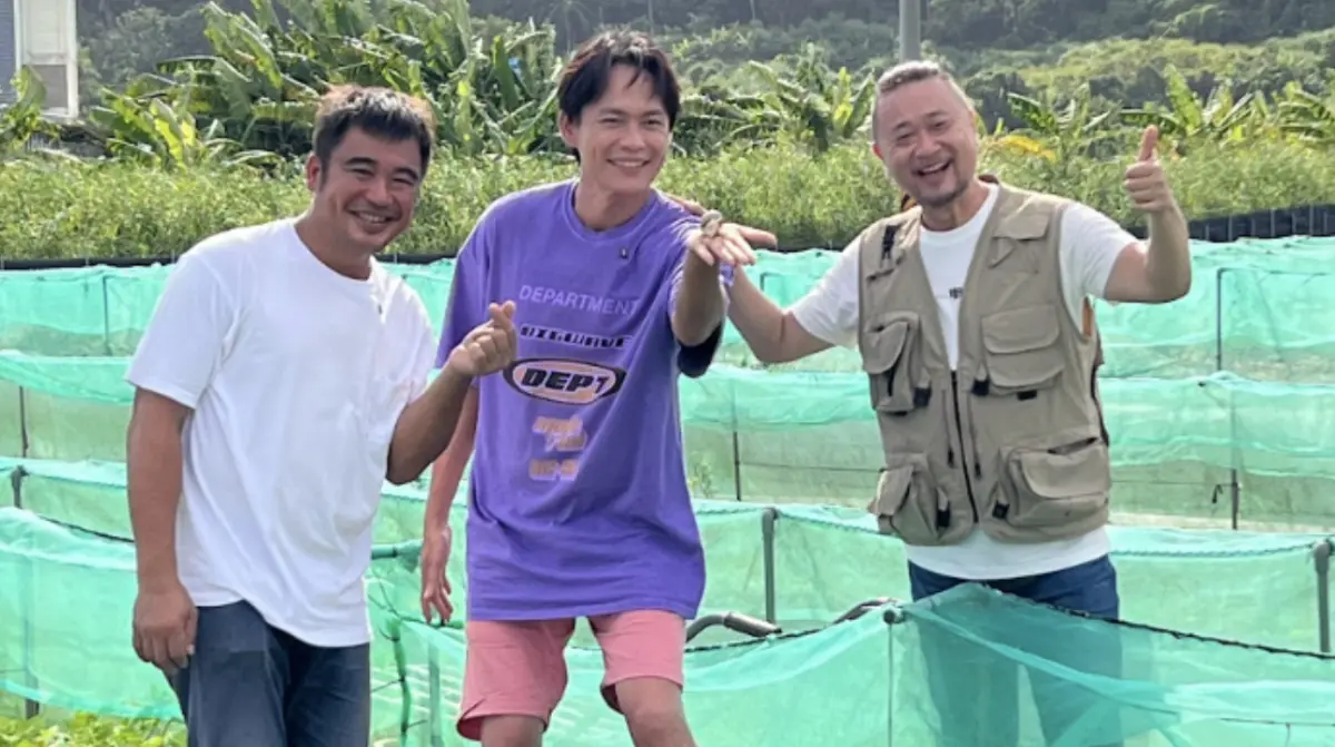 ▲黃鐙輝（中）與邰智源（右）出外景，上漁船體驗海釣錄到一半，黃鐙輝整個人暈到狂吐，苦笑自嘲堅決不吃暈船藥：「做人真的不能自作聰明！」（圖／公視台語台提供）