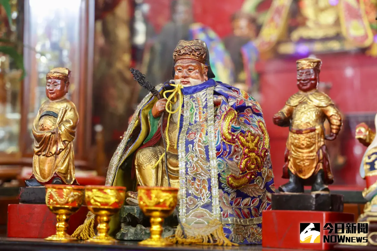 ▲土地公頭牙加上龍抬頭，今日是難得一遇的大吉日，命理專家楊登嵙也分享開運8招，讓財氣像龍一飛沖天，趁吉時引龍錢一路旺到明年。（圖／記者李政龍攝）